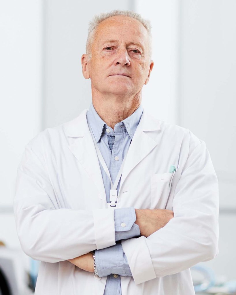 portrait of senior doctor in clinic JX7U6Z2
