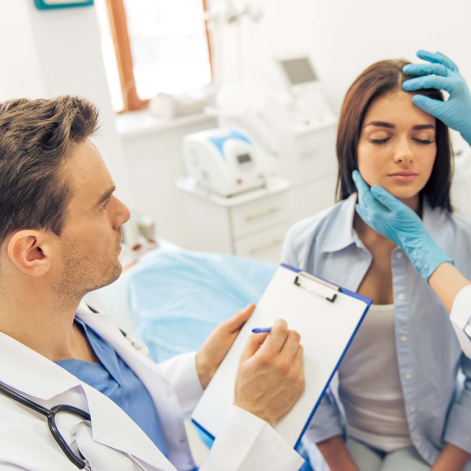 woman at the plastic surgeon GVCP8X5